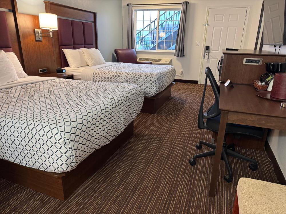 Queen Room with Two Queen Beds - Non-Smoking interior